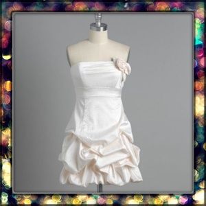 Strapless ivory strapless short dress